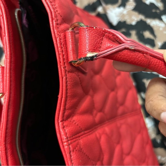 Betsey Johnson Red Heart Shape Quilted Bag with Gold hardware - Picture 10 of 12